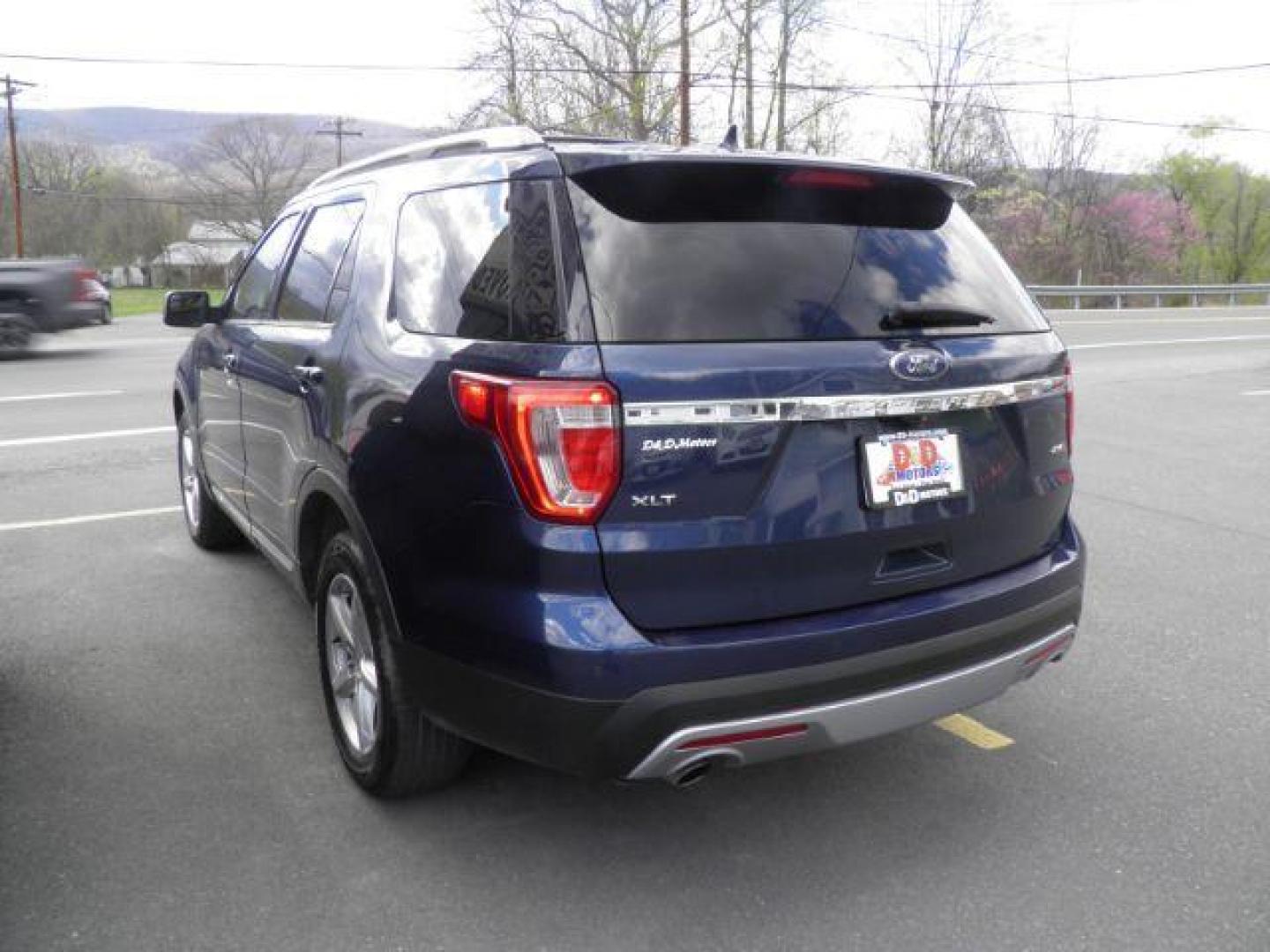 2016 BLUE FORD EXPLORER XLT (1FM5K8D80GG) with an 3.5L V6 engine, AT transmission, located at 15520 McMullen Hwy SW, Belair, MD, 21502, (301) 729-3700, 39.581375, -78.846451 - Photo#6
