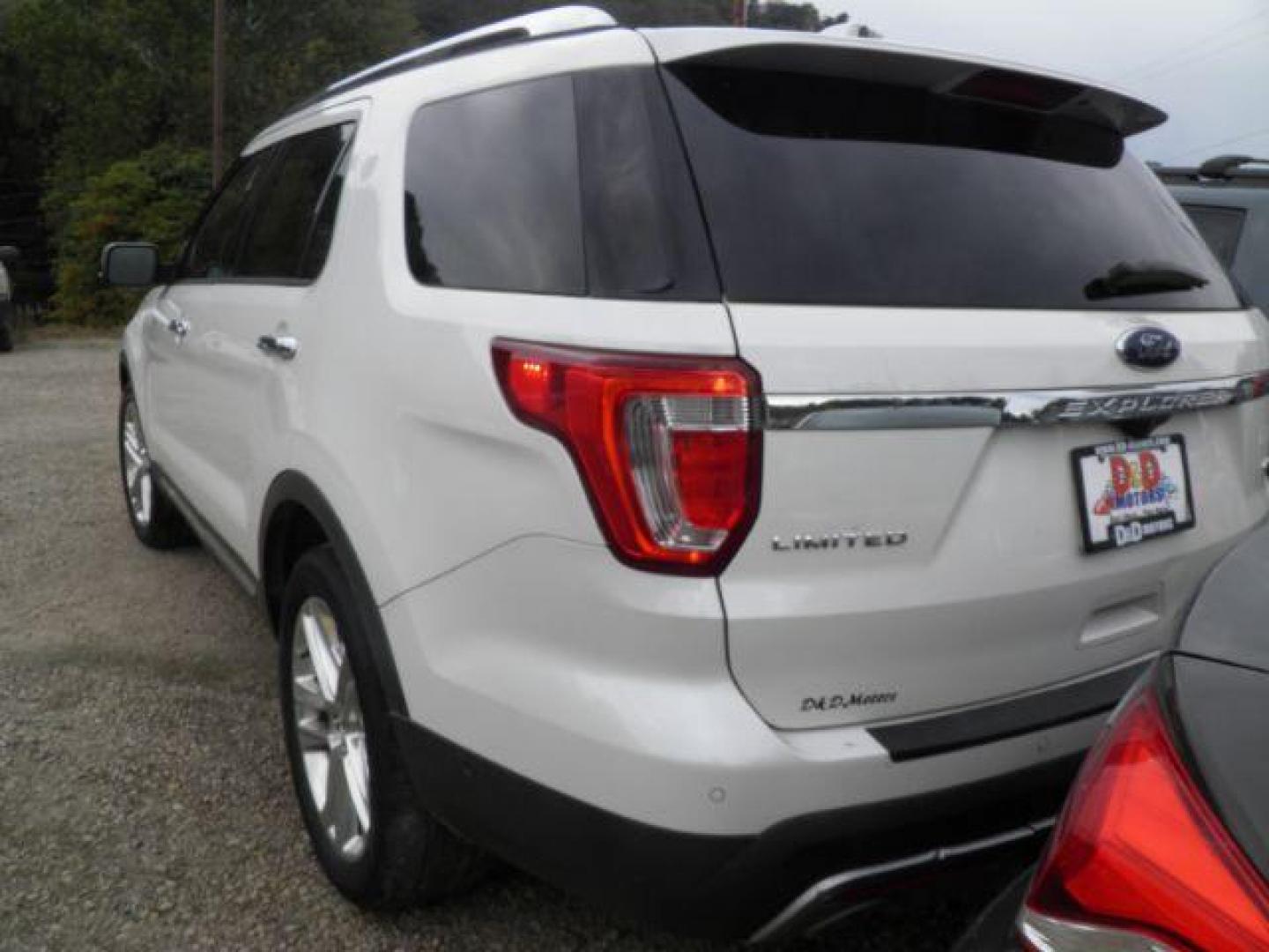 2016 White Ford Explorer Limited (1FM5K8F87GG) with an 3.5L V6 engine, AT transmission, located at 15520 McMullen Hwy SW, Belair, MD, 21502, (301) 729-3700, 39.581375, -78.846451 - Photo#4