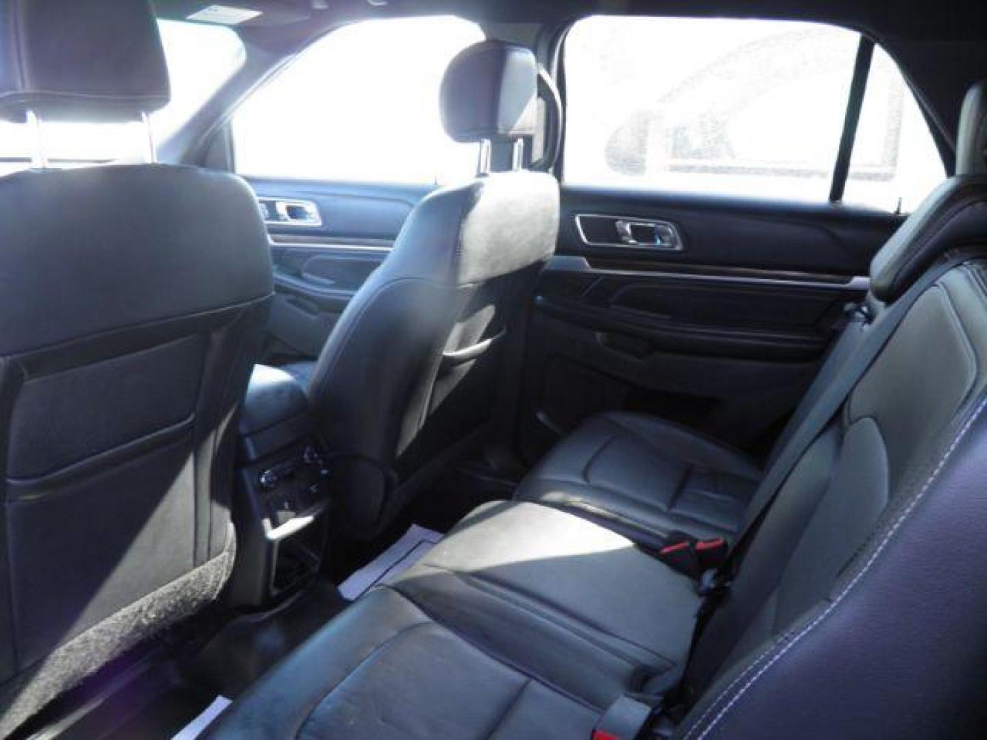 2016 GRAY FORD EXPLORER Limited 4WD (1FM5K8F88GG) with an 3.5L V6 engine, AT transmission, located at 15520 McMullen Hwy SW, Belair, MD, 21502, (301) 729-3700, 39.581375, -78.846451 - Photo#2