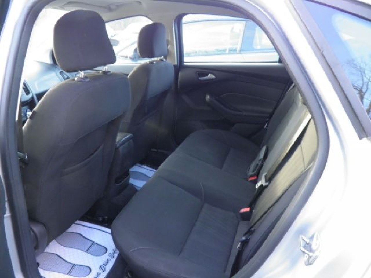 2016 Silver Ford Focus SE Sedan (1FADP3F24GL) with an 2.0L I4 engine, AT transmission, located at 15520 McMullen Hwy SW, Belair, MD, 21502, (301) 729-3700, 39.581375, -78.846451- Photo#2