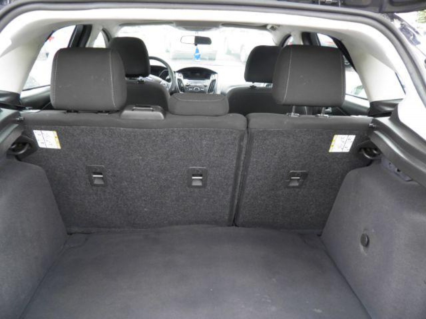 2016 BLACK Ford Focus SE Hatch (1FADP3K29GL) with an 2.0L L4 engine, AT transmission, located at 19521 New George's Creek Rd SW, Barton, MD, 21521, (301) 463-2404, 39.524323, -79.017906- Photo#4