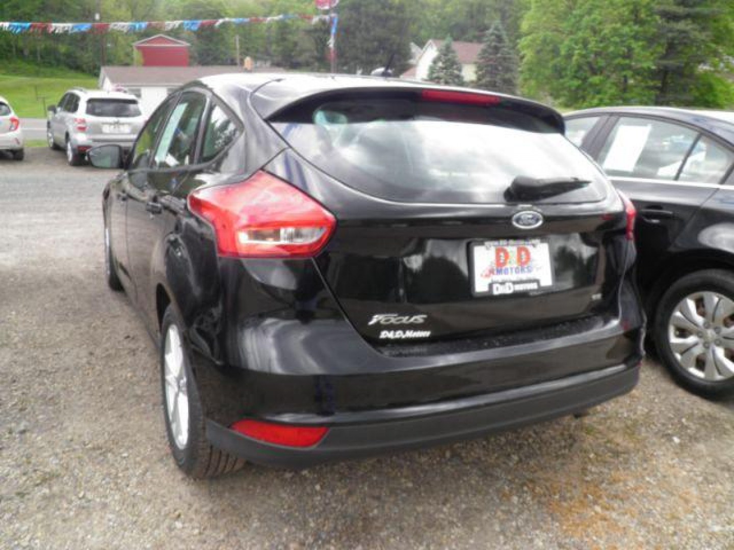 2016 BLACK Ford Focus SE Hatch (1FADP3K29GL) with an 2.0L L4 engine, AT transmission, located at 19521 New George's Creek Rd SW, Barton, MD, 21521, (301) 463-2404, 39.524323, -79.017906- Photo#5