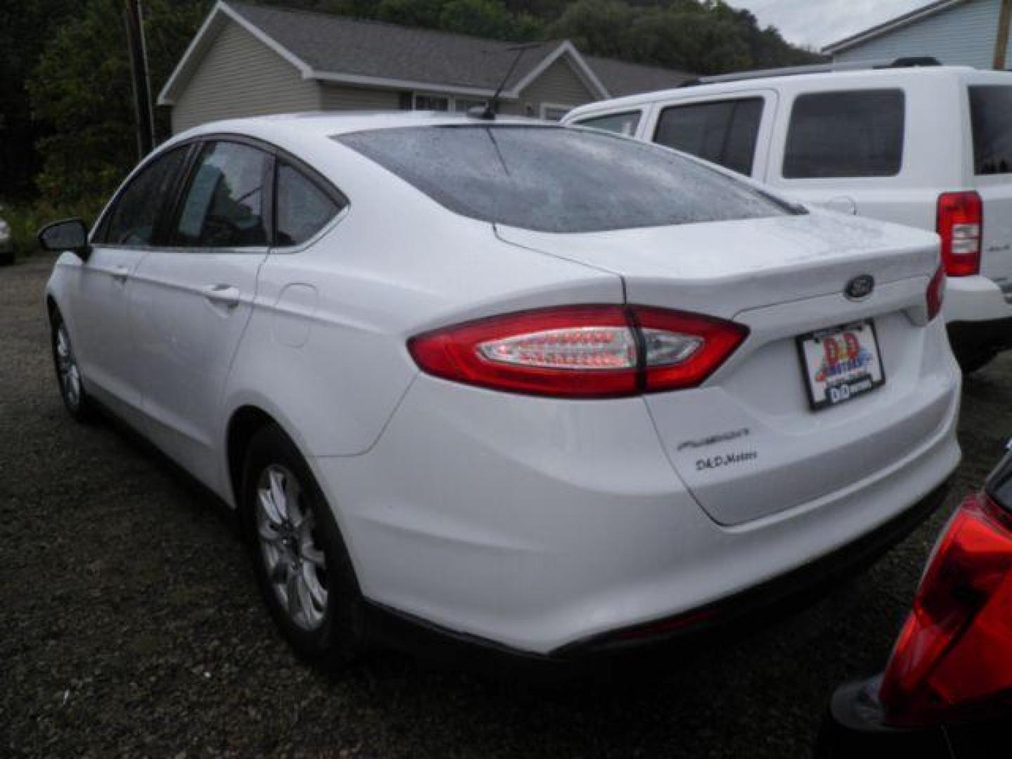 2016 WHITE Ford Fusion S (1FA6P0G74G5) with an 2.5 L4 engine, AT transmission, located at 19521 New George's Creek Rd SW, Barton, MD, 21521, (301) 463-2404, 39.524323, -79.017906 - Photo#4
