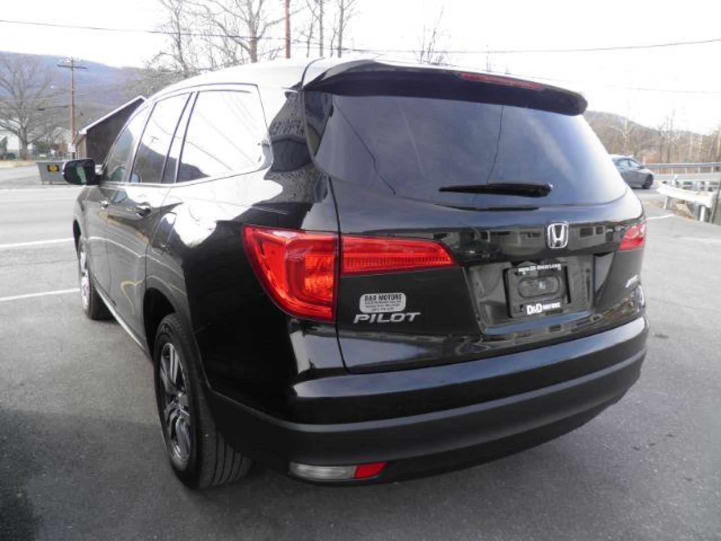 2016 Black Honda Pilot EX-L (5FNYF6H84GB) with an 3.5L V6 engine, AT transmission, located at 15520 McMullen Hwy SW, Belair, MD, 21502, (301) 729-3700, 39.581375, -78.846451 - Photo#6