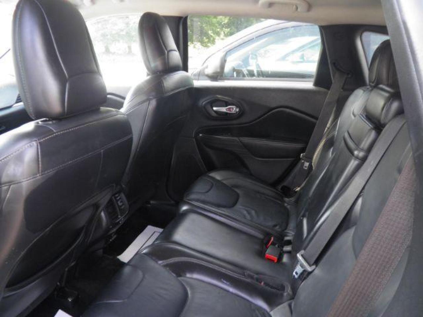 2016 Green Jeep Cherokee Limited (1C4PJMDB3GW) with an 2.4L I4 engine, AT transmission, located at 19521 New George's Creek Rd SW, Barton, MD, 21521, (301) 463-2404, 39.524323, -79.017906 - Photo#3