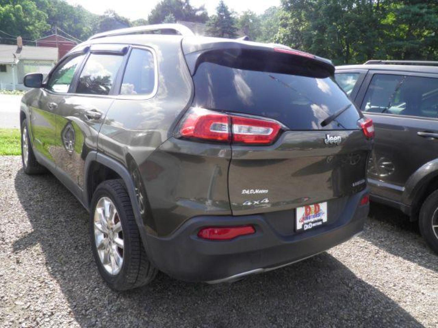 2016 Green Jeep Cherokee Limited (1C4PJMDB3GW) with an 2.4L I4 engine, AT transmission, located at 19521 New George's Creek Rd SW, Barton, MD, 21521, (301) 463-2404, 39.524323, -79.017906 - Photo#5
