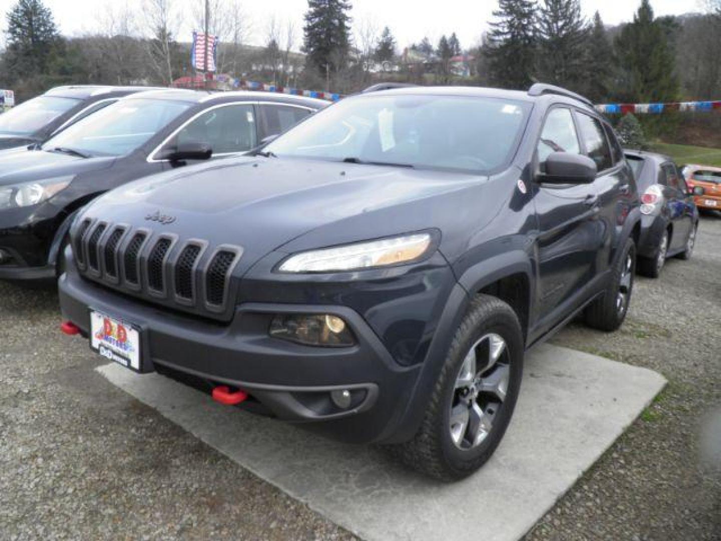 2016 GRAY Jeep Cherokee Trailhawk (1C4PJMBS2GW) with an 3.2l V6 engine, AT transmission, located at 19521 New George's Creek Rd SW, Barton, MD, 21521, (301) 463-2404, 39.524323, -79.017906 - Photo#0