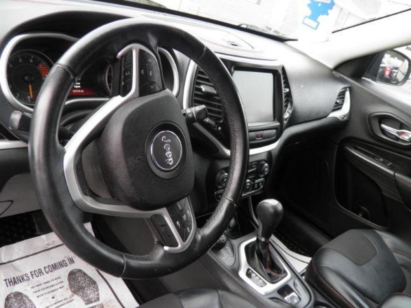 2016 GRAY Jeep Cherokee Trailhawk (1C4PJMBS2GW) with an 3.2l V6 engine, AT transmission, located at 19521 New George's Creek Rd SW, Barton, MD, 21521, (301) 463-2404, 39.524323, -79.017906 - Photo#2