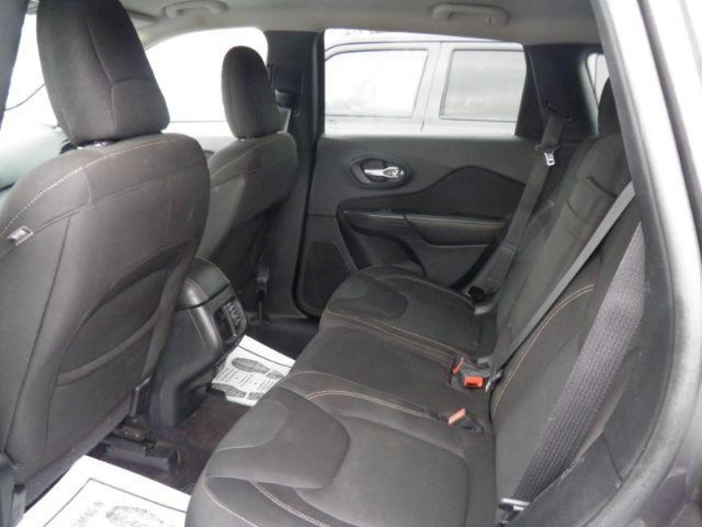 2016 Gray Jeep Cherokee Latitude (1C4PJMCS6GW) with an 3.2L V6 engine, AT transmission, located at 15520 McMullen Hwy SW, Belair, MD, 21502, (301) 729-3700, 39.581375, -78.846451 - Photo#3