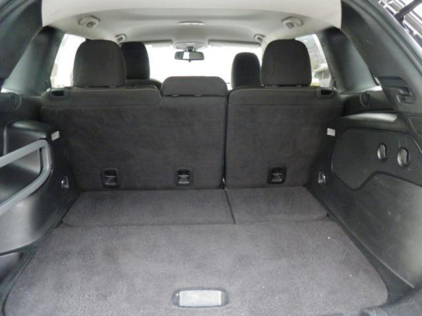 2016 Gray Jeep Cherokee Latitude (1C4PJMCS6GW) with an 3.2L V6 engine, AT transmission, located at 15520 McMullen Hwy SW, Belair, MD, 21502, (301) 729-3700, 39.581375, -78.846451 - Photo#4