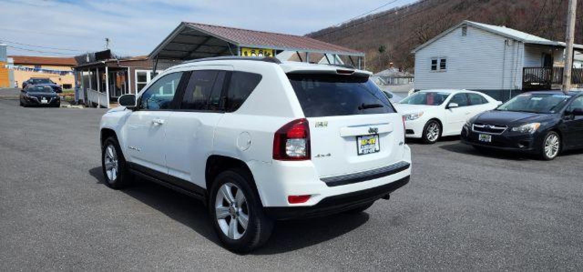 2016 WHITE /Dark Slate Gray/Light Pebble Beige, vinyl/cloth Jeep Compass Latitude 4WD (1C4NJDEB8GD) with an 2.4L L4 engine, AT transmission, located at 15520 McMullen Hwy SW, Belair, MD, 21502, (301) 729-3700, 39.581375, -78.846451 - Photo#9