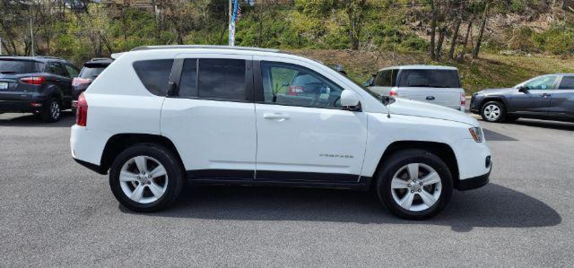 2016 WHITE /Dark Slate Gray/Light Pebble Beige, vinyl/cloth Jeep Compass Latitude 4WD (1C4NJDEB8GD) with an 2.4L L4 engine, AT transmission, located at 15520 McMullen Hwy SW, Belair, MD, 21502, (301) 729-3700, 39.581375, -78.846451 - Photo#13