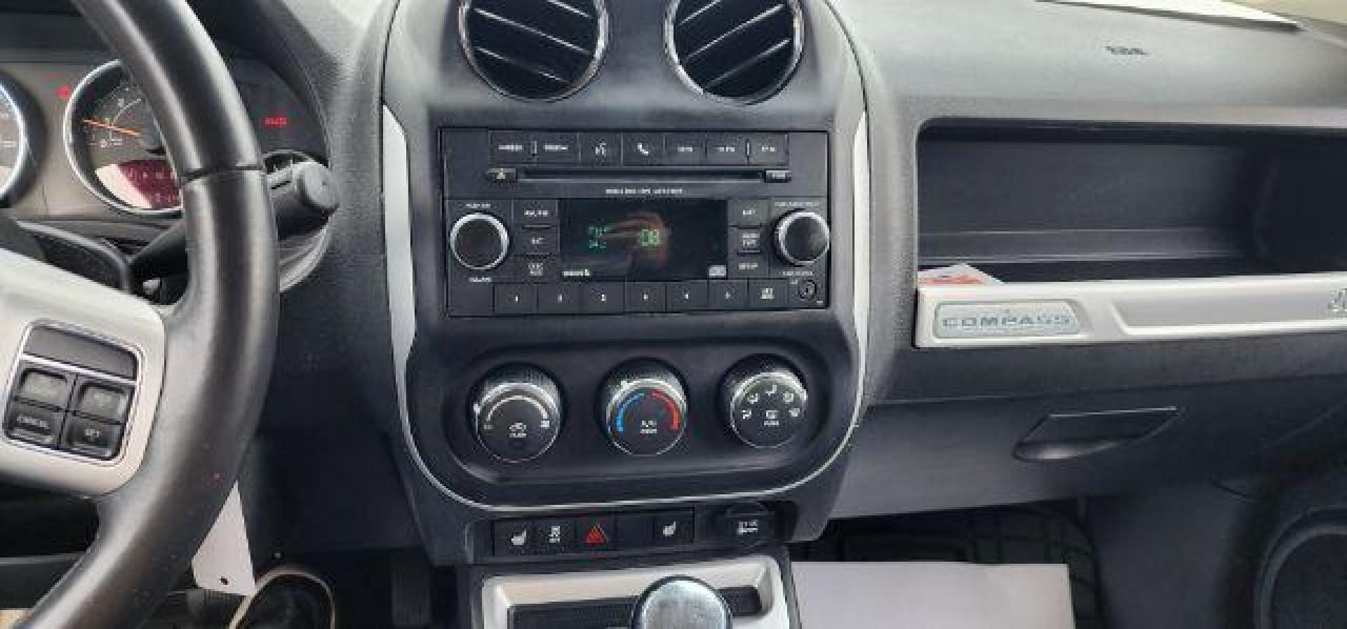 2016 WHITE /Dark Slate Gray/Light Pebble Beige, vinyl/cloth Jeep Compass Latitude 4WD (1C4NJDEB8GD) with an 2.4L L4 engine, AT transmission, located at 15520 McMullen Hwy SW, Belair, MD, 21502, (301) 729-3700, 39.581375, -78.846451 - Photo#6