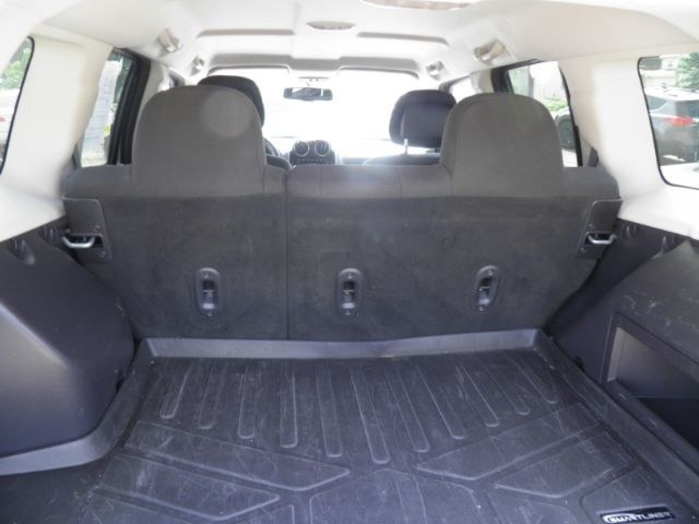 2016 SILVER Jeep Patriot Sport (1C4NJPBA3GD) with an 2.4L L4 engine, located at 19521 New George's Creek Rd SW, Barton, MD, 21521, (301) 463-2404, 39.524323, -79.017906- Photo#4