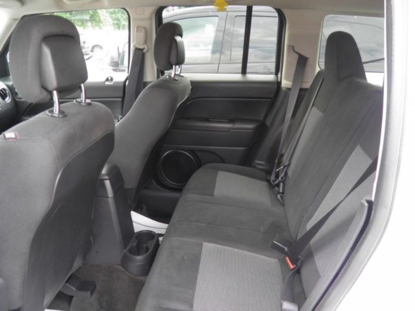 2016 WHITE Jeep Patriot Latitude (1C4NJRFB5GD) with an 2.4L L4 engine, AT transmission, located at 19521 New George's Creek Rd SW, Barton, MD, 21521, (301) 463-2404, 39.524323, -79.017906- Photo#3