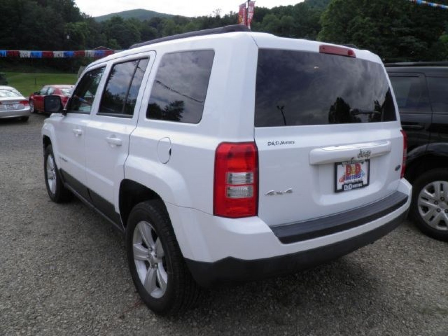 2016 WHITE Jeep Patriot Latitude (1C4NJRFB5GD) with an 2.4L L4 engine, AT transmission, located at 19521 New George's Creek Rd SW, Barton, MD, 21521, (301) 463-2404, 39.524323, -79.017906- Photo#5