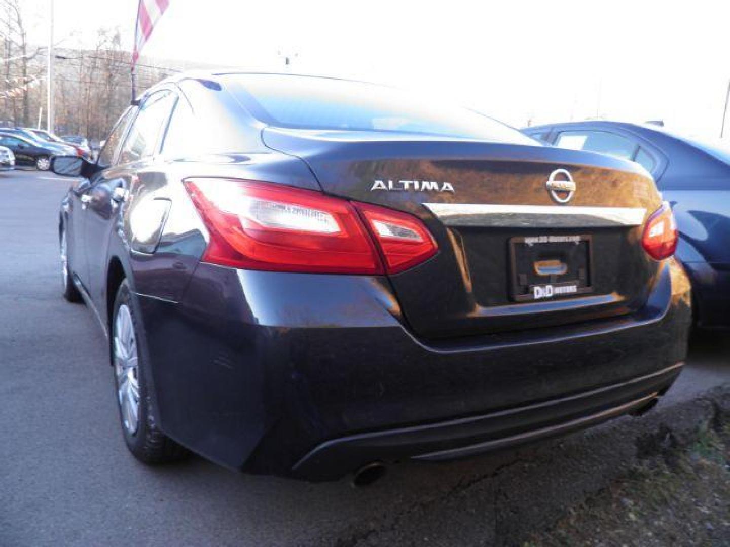 2016 GRAY NISSAN ALTIMA 2.5 S (1N4AL3AP4GC) with an 2.5 L4 engine, AT transmission, located at 15520 McMullen Hwy SW, Belair, MD, 21502, (301) 729-3700, 39.581375, -78.846451 - Photo#4