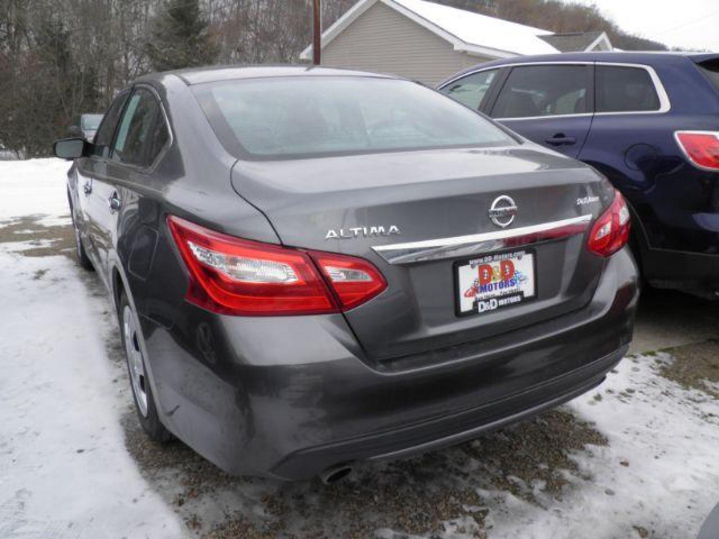 2016 Gray Nissan Altima 2.5 S (1N4AL3AP6GC) with an 2.5L I4 engine, AT transmission, located at 15520 McMullen Hwy SW, Belair, MD, 21502, (301) 729-3700, 39.581375, -78.846451 - Photo#4