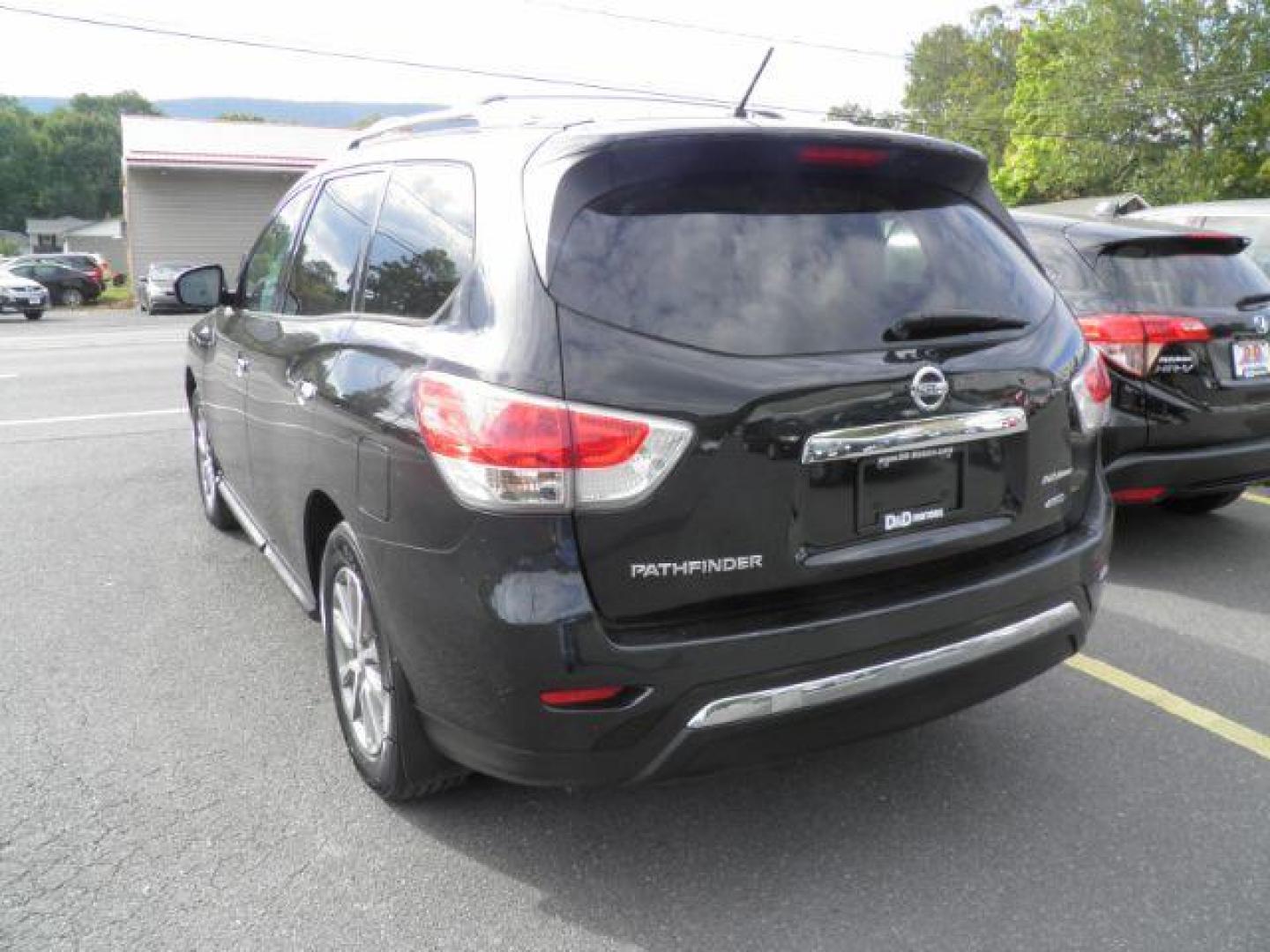 2016 Black Nissan Pathfinder S 4WD (5N1AR2MM5GC) with an 3.5L V6 engine, AT transmission, located at 15520 McMullen Hwy SW, Belair, MD, 21502, (301) 729-3700, 39.581375, -78.846451 - Photo#6