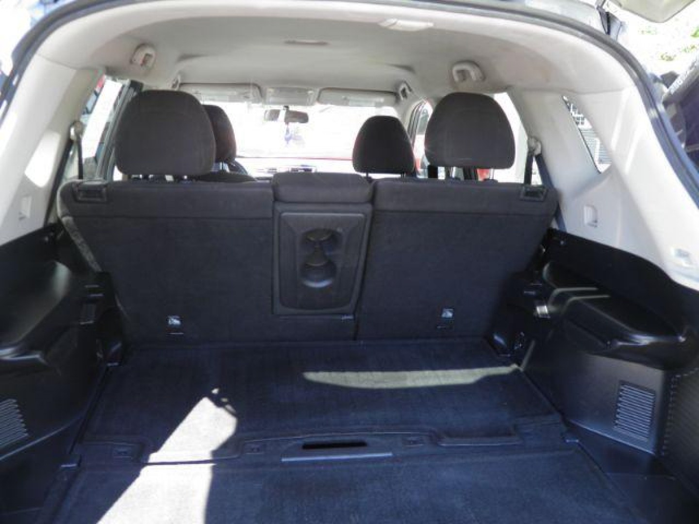 2016 GRAY Nissan Rogue S (KNMAT2MV9GP) with an 2.5 L4 engine, AT transmission, located at 19521 New George's Creek Rd SW, Barton, MD, 21521, (301) 463-2404, 39.524323, -79.017906- Photo#4