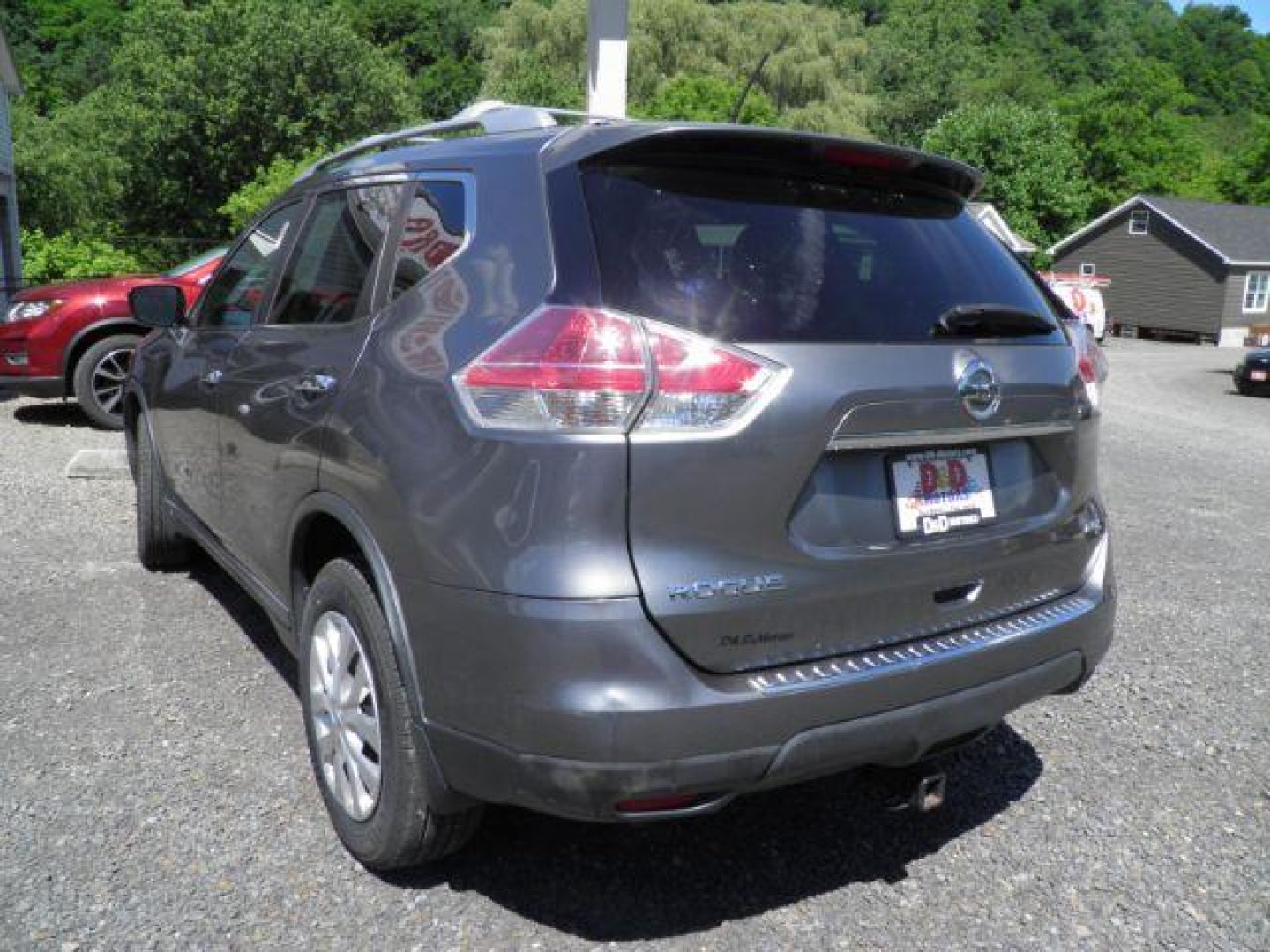 2016 GRAY Nissan Rogue S (KNMAT2MV9GP) with an 2.5 L4 engine, AT transmission, located at 19521 New George's Creek Rd SW, Barton, MD, 21521, (301) 463-2404, 39.524323, -79.017906- Photo#5
