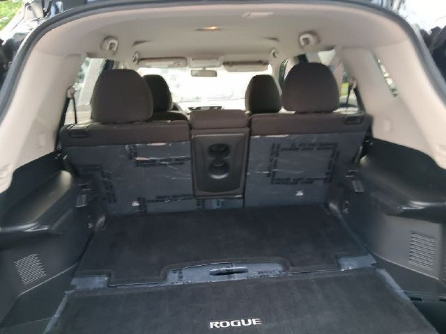 2016 BLACK Nissan Rogue SV (KNMAT2MVXGP) with an 2.5 L4 engine, AT transmission, located at 15520 McMullen Hwy SW, Belair, MD, 21502, (301) 729-3700, 39.581375, -78.846451- Photo#3