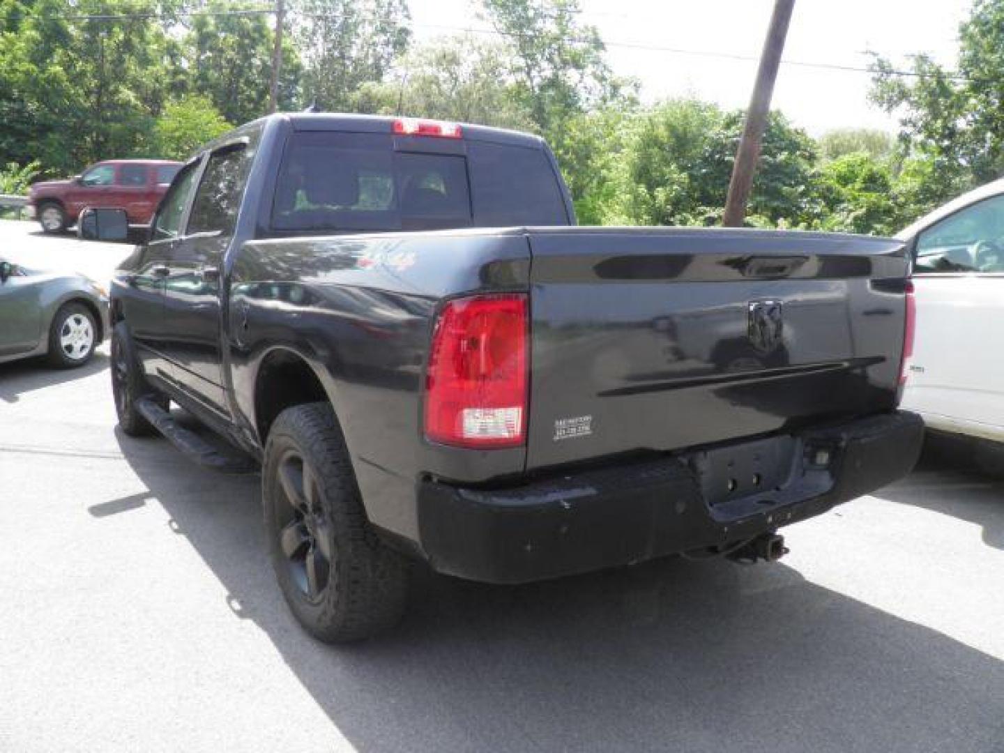 2016 Gray RAM 1500 SLT Crew Cab SWB 4WD (1C6RR7LG8GS) with an 3.6L V6 engine, AT transmission, located at 15520 McMullen Hwy SW, Belair, MD, 21502, (301) 729-3700, 39.581375, -78.846451 - Photo#4
