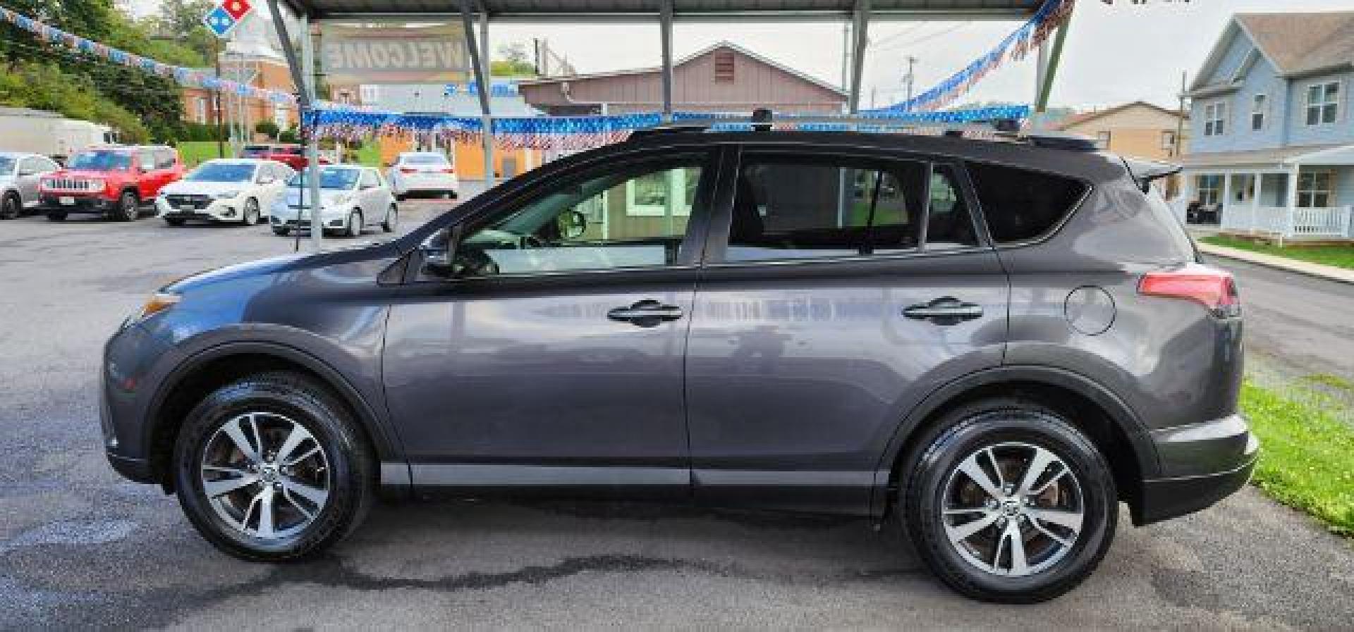 2016 Gray /Black, cloth Toyota RAV4 XLE AWD (JTMRFREV2GJ) with an 2.5L L4 engine, AT transmission, located at 15520 McMullen Hwy SW, Belair, MD, 21502, (301) 729-3700, 39.581375, -78.846451 - FOR A BETTER PRICE CALL PAUL AT 301-268-8150 - Photo#3