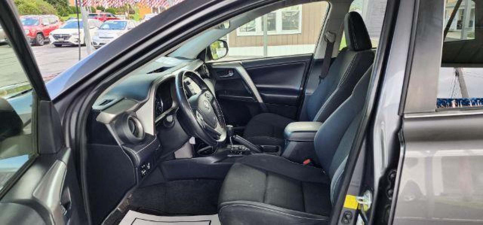 2016 Gray /Black, cloth Toyota RAV4 XLE AWD (JTMRFREV2GJ) with an 2.5L L4 engine, AT transmission, located at 15520 McMullen Hwy SW, Belair, MD, 21502, (301) 729-3700, 39.581375, -78.846451 - FOR A BETTER PRICE CALL PAUL AT 301-268-8150 - Photo#4