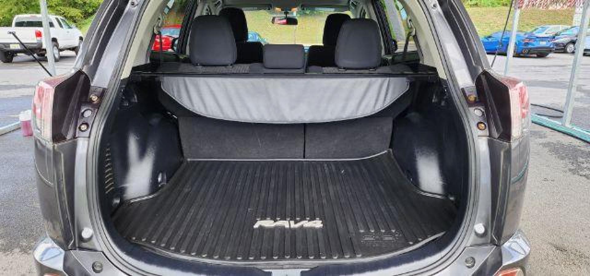 2016 Gray /Black, cloth Toyota RAV4 XLE AWD (JTMRFREV2GJ) with an 2.5L L4 engine, AT transmission, located at 15520 McMullen Hwy SW, Belair, MD, 21502, (301) 729-3700, 39.581375, -78.846451 - FOR A BETTER PRICE CALL PAUL AT 301-268-8150 - Photo#10