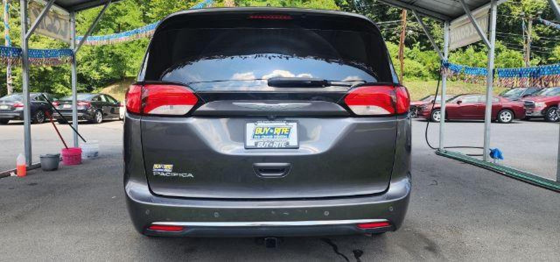 2017 GRAY /Leather Black CHRYSLER PACIFICA TRG (2C4RC1EG1HR) with an 3.6L V6 engine, AT transmission, located at 15520 McMullen Hwy SW, Belair, MD, 21502, (301) 729-3700, 39.581375, -78.846451 - Photo#10