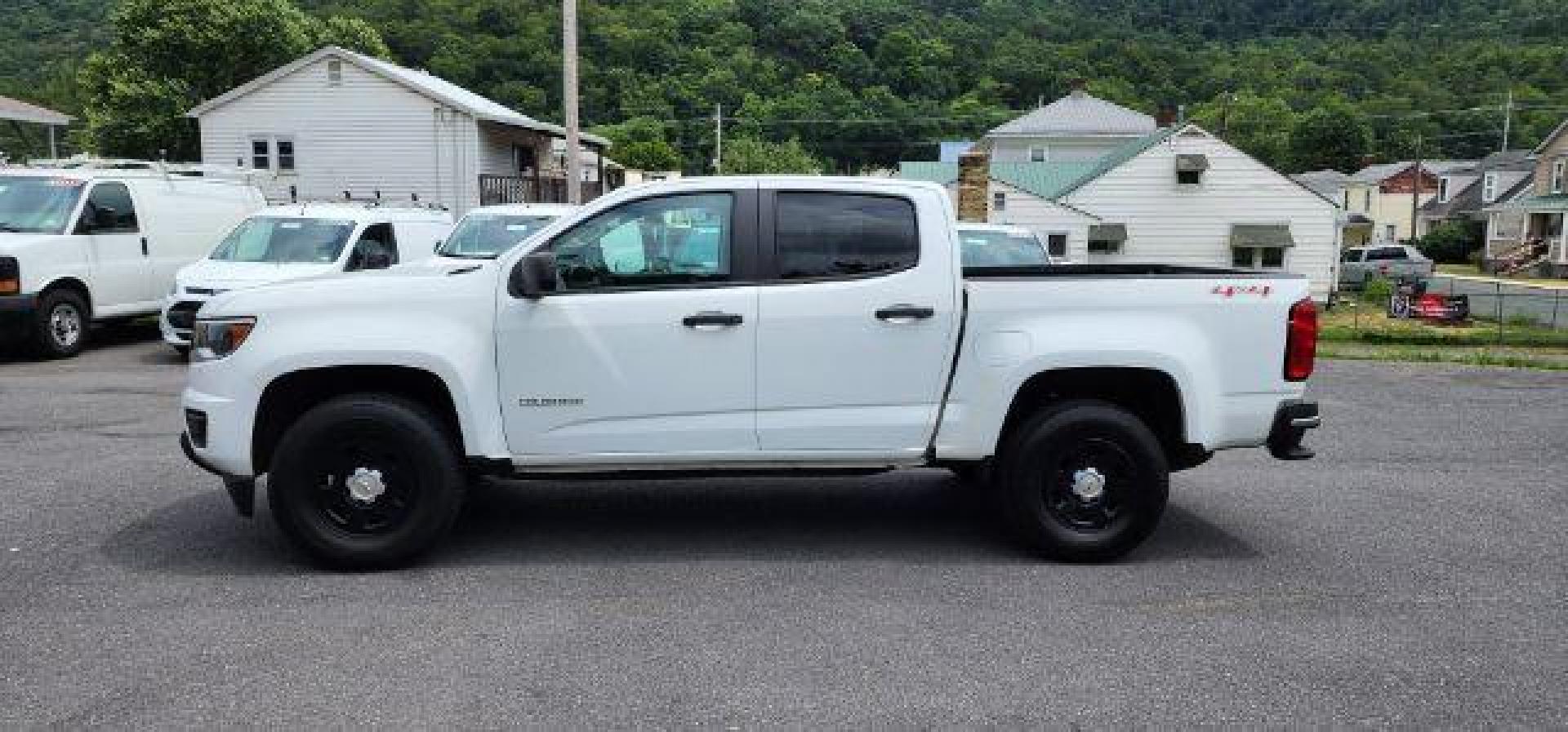 2017 WHITE /Jet Black/Dark Ash, cloth Chevrolet Colorado Work Truck Crew Cab 4WD Short Box (1GCGTBEN0H1) with an 3.6L V6 engine, AT transmission, located at 15520 McMullen Hwy SW, Belair, MD, 21502, (301) 729-3700, 39.581375, -78.846451 - FOR A BETTER PRICE CALL PAUL AT 301-268-8150 - Photo#2