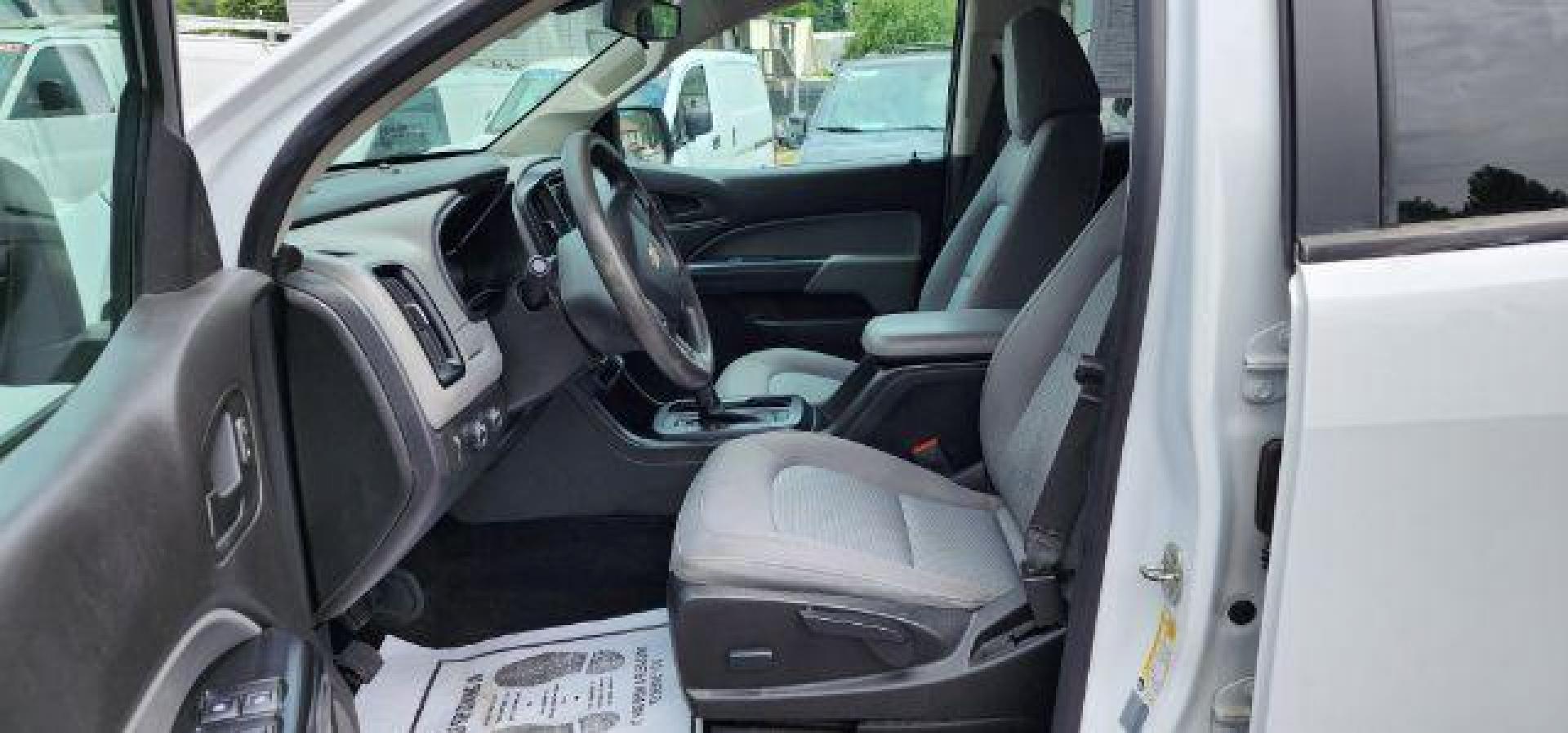 2017 WHITE /Jet Black/Dark Ash, cloth Chevrolet Colorado Work Truck Crew Cab 4WD Short Box (1GCGTBEN0H1) with an 3.6L V6 engine, AT transmission, located at 15520 McMullen Hwy SW, Belair, MD, 21502, (301) 729-3700, 39.581375, -78.846451 - FOR A BETTER PRICE CALL PAUL AT 301-268-8150 - Photo#3