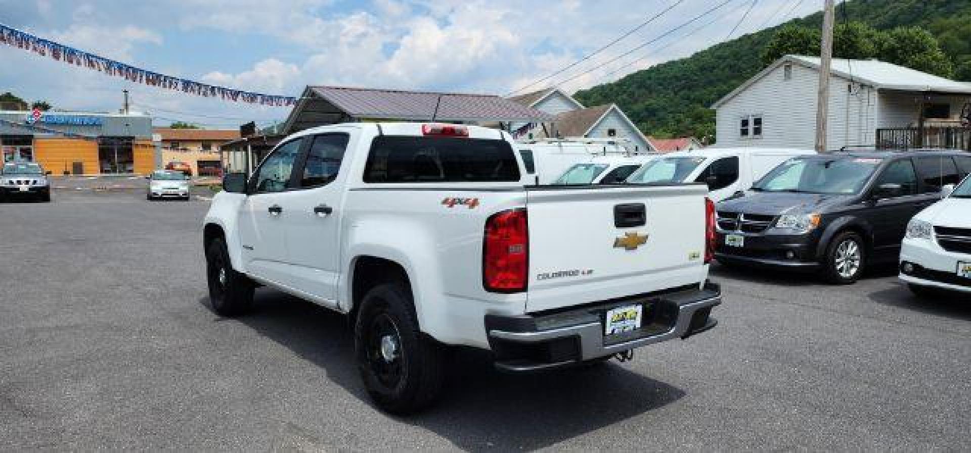 2017 WHITE /Jet Black/Dark Ash, cloth Chevrolet Colorado Work Truck Crew Cab 4WD Short Box (1GCGTBEN0H1) with an 3.6L V6 engine, AT transmission, located at 15520 McMullen Hwy SW, Belair, MD, 21502, (301) 729-3700, 39.581375, -78.846451 - FOR A BETTER PRICE CALL PAUL AT 301-268-8150 - Photo#8