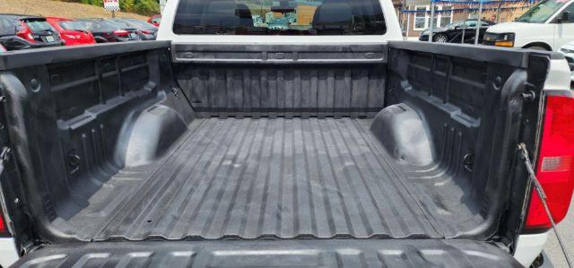 2017 WHITE /Jet Black/Dark Ash, cloth Chevrolet Colorado Work Truck Crew Cab 4WD Short Box (1GCGTBEN0H1) with an 3.6L V6 engine, AT transmission, located at 15520 McMullen Hwy SW, Belair, MD, 21502, (301) 729-3700, 39.581375, -78.846451 - FOR A BETTER PRICE CALL PAUL AT 301-268-8150 - Photo#10