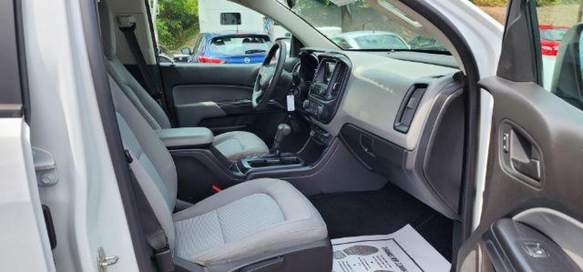 2017 WHITE /Jet Black/Dark Ash, cloth Chevrolet Colorado Work Truck Crew Cab 4WD Short Box (1GCGTBEN0H1) with an 3.6L V6 engine, AT transmission, located at 15520 McMullen Hwy SW, Belair, MD, 21502, (301) 729-3700, 39.581375, -78.846451 - FOR A BETTER PRICE CALL PAUL AT 301-268-8150 - Photo#14
