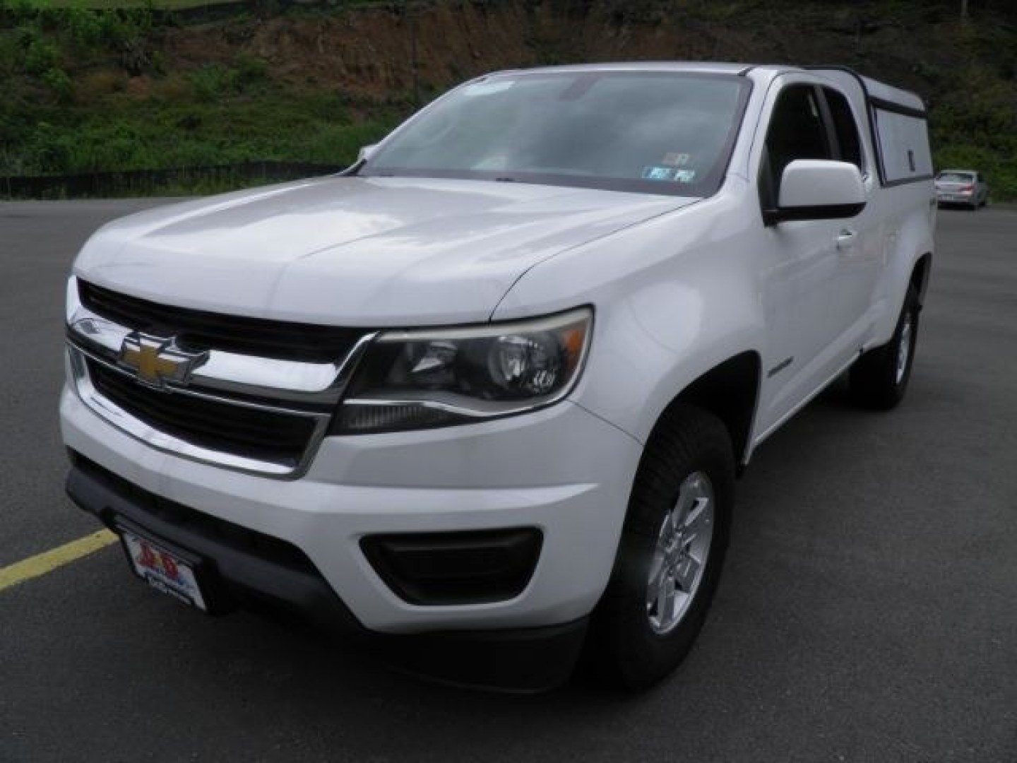 2017 WHITE Chevrolet Colorado WT (1GCHTBEA7H1) with an 2.5L I-4 gasoline direct injection engine, AT transmission, located at 15520 McMullen Hwy SW, Belair, MD, 21502, (301) 729-3700, 39.581375, -78.846451- Photo#0