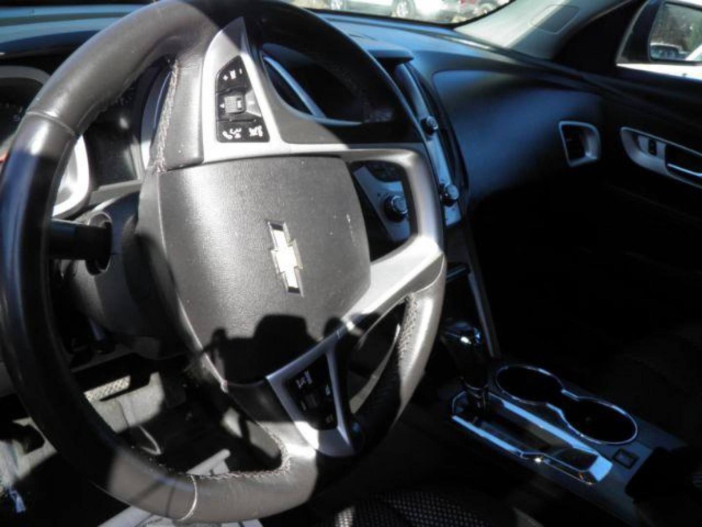 2017 GRAY Chevrolet Equinox LT (2GNFLFE32H6) with an 3.6L V6 engine, AT transmission, located at 19521 New George's Creek Rd SW, Barton, MD, 21521, (301) 463-2404, 39.524323, -79.017906 - Photo#2