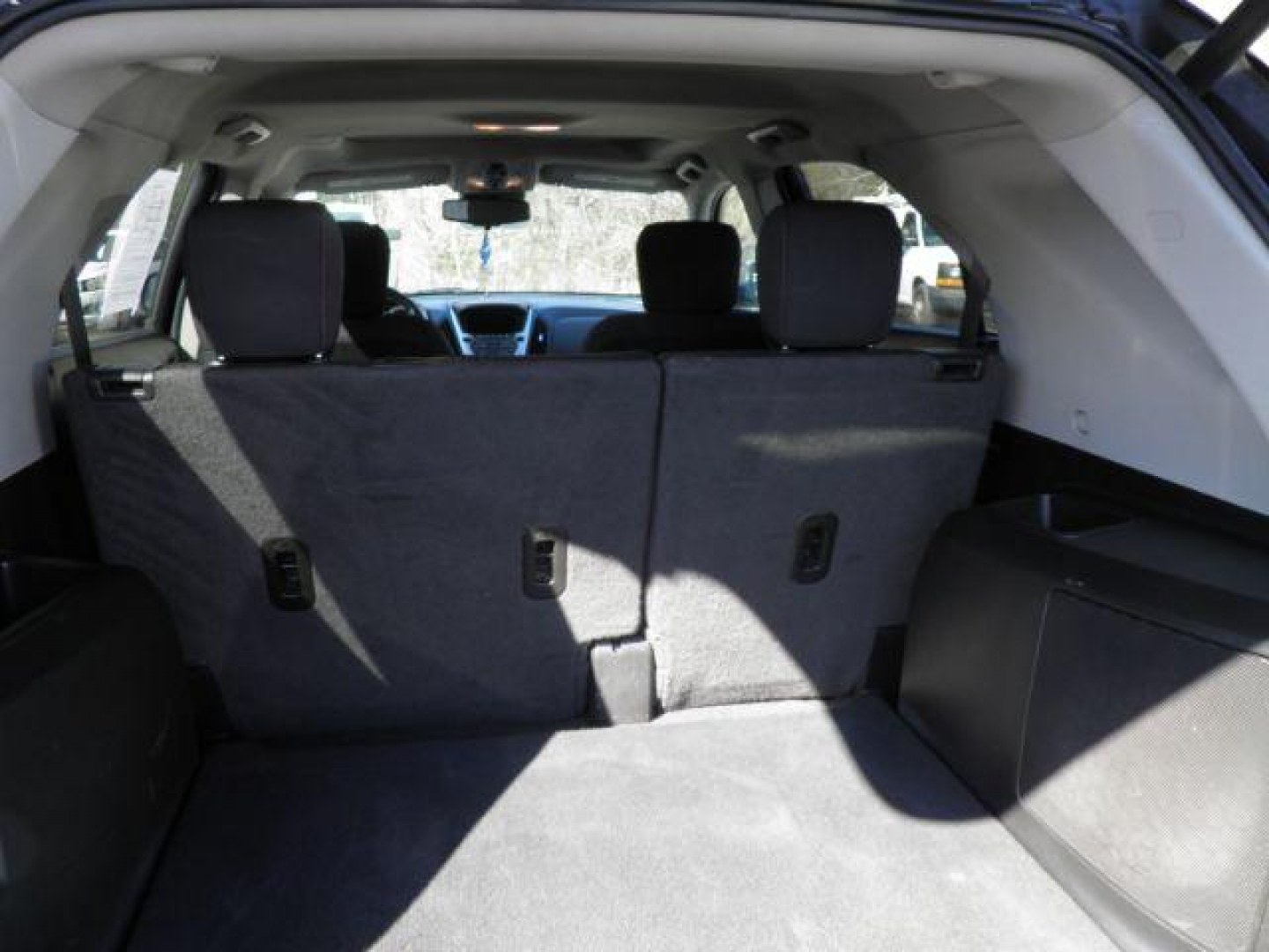 2017 GRAY Chevrolet Equinox LT (2GNFLFE32H6) with an 3.6L V6 engine, AT transmission, located at 19521 New George's Creek Rd SW, Barton, MD, 21521, (301) 463-2404, 39.524323, -79.017906 - Photo#4