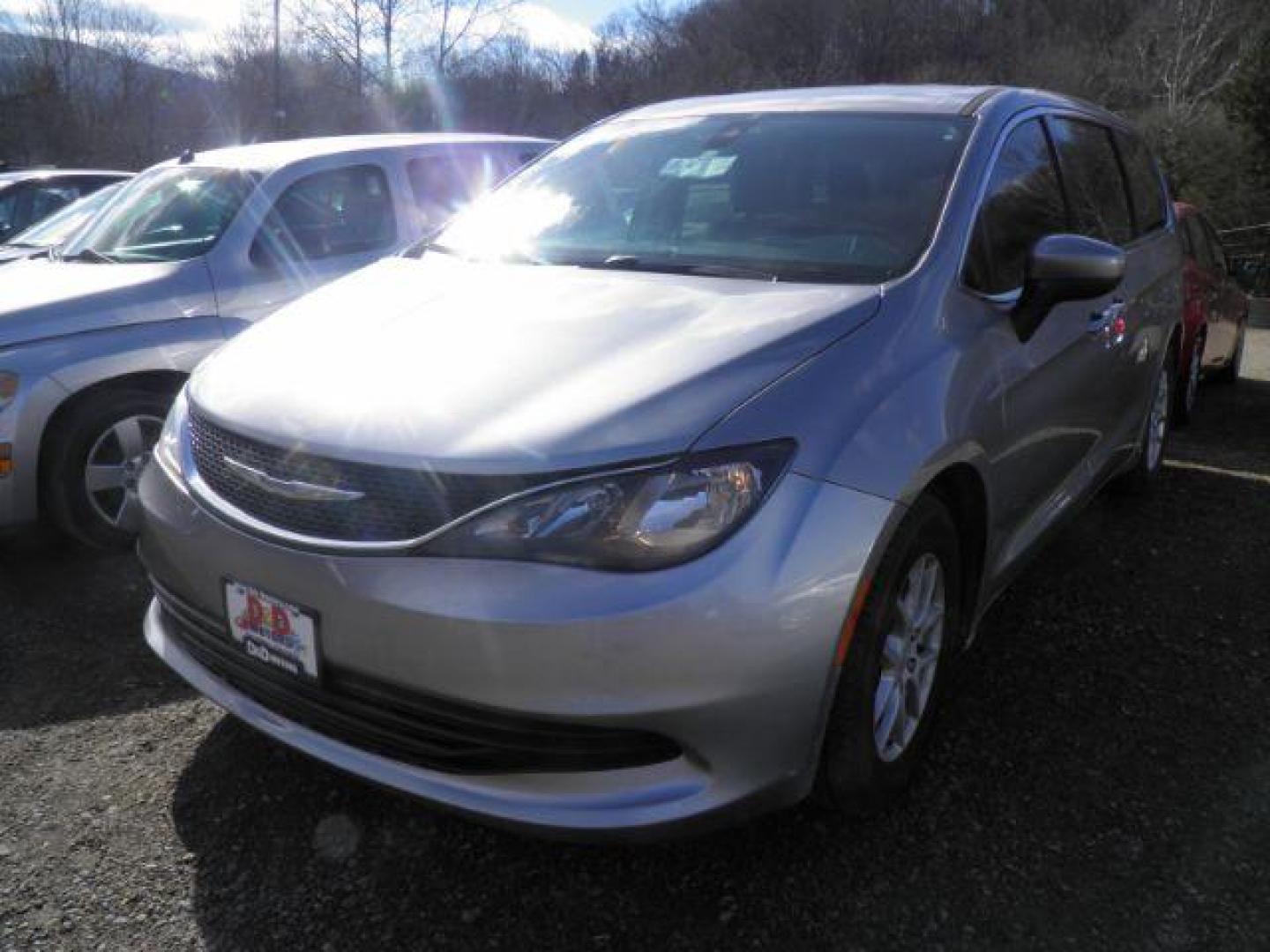 2017 GRAY Chrysler Pacifica LX (2C4RC1CG4HR) with an 3.6L V6 engine, AT transmission, located at 19521 New George's Creek Rd SW, Barton, MD, 21521, (301) 463-2404, 39.524323, -79.017906 - Photo#0