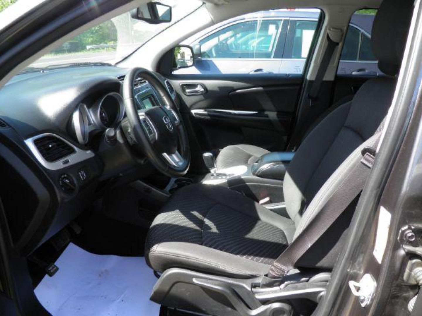 2017 GRAY Dodge Journey SE (3C4PDCABXHT) with an 2.4l L4 engine, AT transmission, located at 15520 McMullen Hwy SW, Belair, MD, 21502, (301) 729-3700, 39.581375, -78.846451 - Photo#1