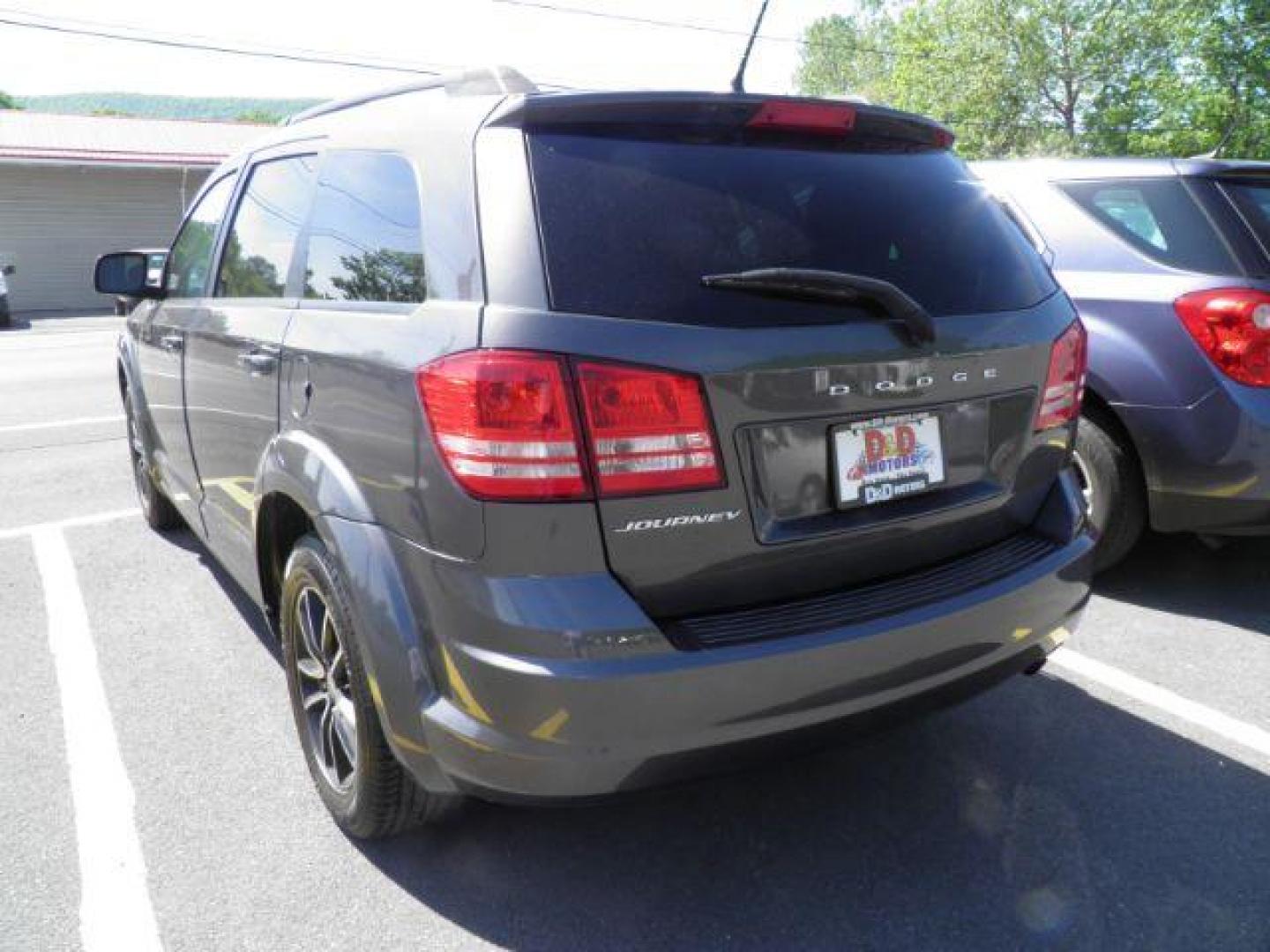2017 GRAY Dodge Journey SE (3C4PDCABXHT) with an 2.4l L4 engine, AT transmission, located at 15520 McMullen Hwy SW, Belair, MD, 21502, (301) 729-3700, 39.581375, -78.846451 - Photo#6