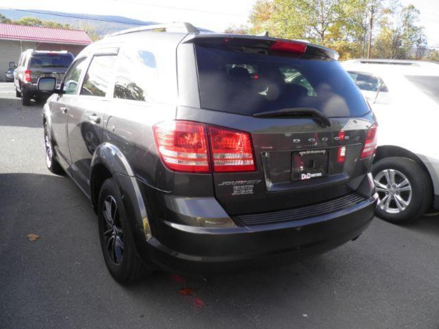 2017 Gray Dodge Journey SE (3C4PDCAB0HT) with an 2.4L I4 engine, AT transmission, located at 15520 McMullen Hwy SW, Belair, MD, 21502, (301) 729-3700, 39.581375, -78.846451 - Photo#6