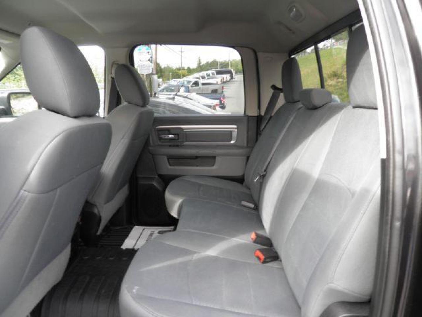 2017 Black /Black/Diesel Gray, cloth Dodge Ram 1500 SLT Crew Cab LWB 4WD (1C6RR7TT5HS) with an 5.7L V8 engine, AT transmission, located at 15520 McMullen Hwy SW, Belair, MD, 21502, (301) 729-3700, 39.581375, -78.846451 - FOR A BETTER PRICE CALL PAUL AT 301-268-8150 - Photo#6