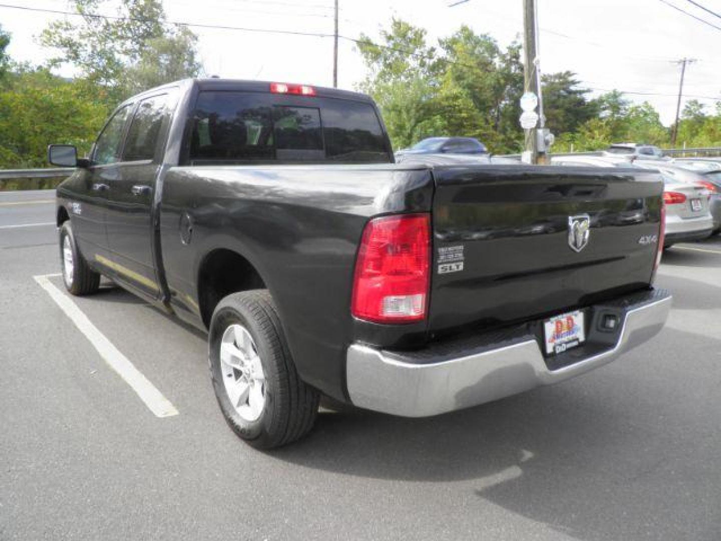 2017 Black /Black/Diesel Gray, cloth Dodge Ram 1500 SLT Crew Cab LWB 4WD (1C6RR7TT5HS) with an 5.7L V8 engine, AT transmission, located at 15520 McMullen Hwy SW, Belair, MD, 21502, (301) 729-3700, 39.581375, -78.846451 - FOR A BETTER PRICE CALL PAUL AT 301-268-8150 - Photo#9