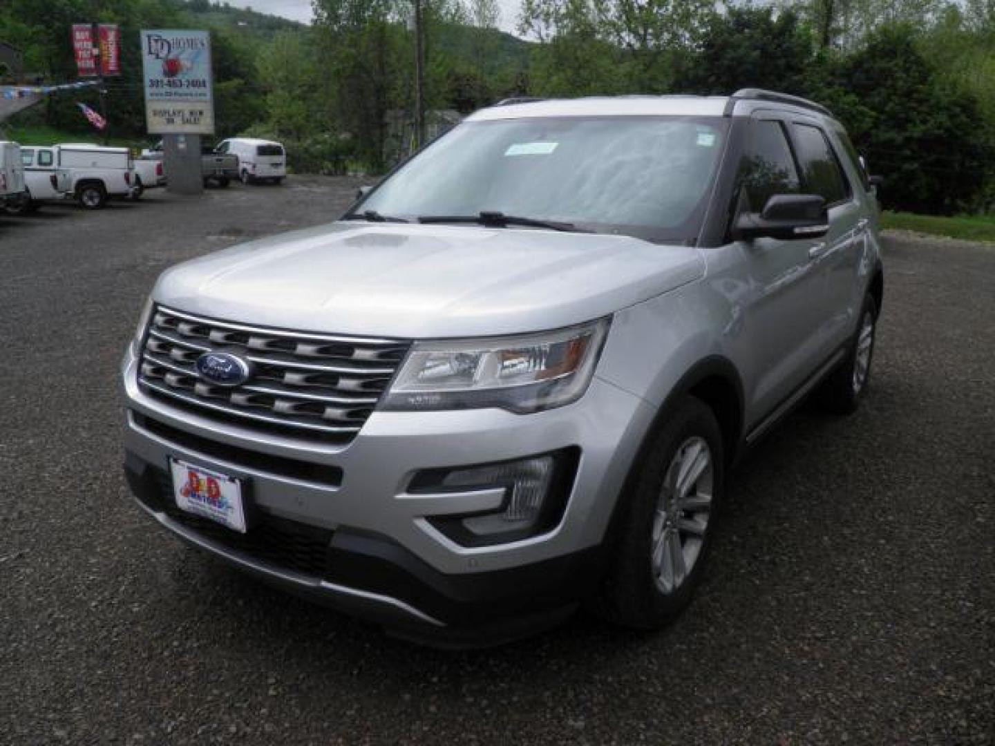 2017 SILVER Ford Explorer XLT (1FM5K7D8XHG) with an 3.5L V6 engine, AT transmission, located at 19521 New George's Creek Rd SW, Barton, MD, 21521, (301) 463-2404, 39.524323, -79.017906 - Photo#0