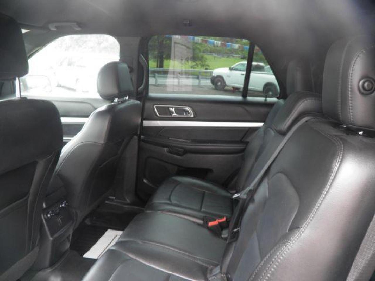 2017 SILVER Ford Explorer XLT (1FM5K7D8XHG) with an 3.5L V6 engine, AT transmission, located at 19521 New George's Creek Rd SW, Barton, MD, 21521, (301) 463-2404, 39.524323, -79.017906 - Photo#3