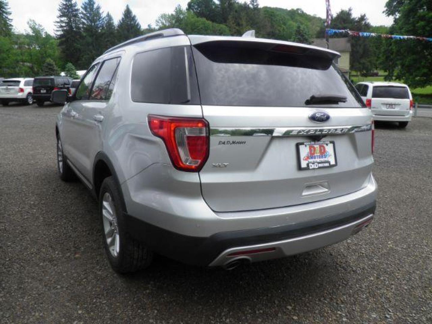 2017 SILVER Ford Explorer XLT (1FM5K7D8XHG) with an 3.5L V6 engine, AT transmission, located at 19521 New George's Creek Rd SW, Barton, MD, 21521, (301) 463-2404, 39.524323, -79.017906 - Photo#6