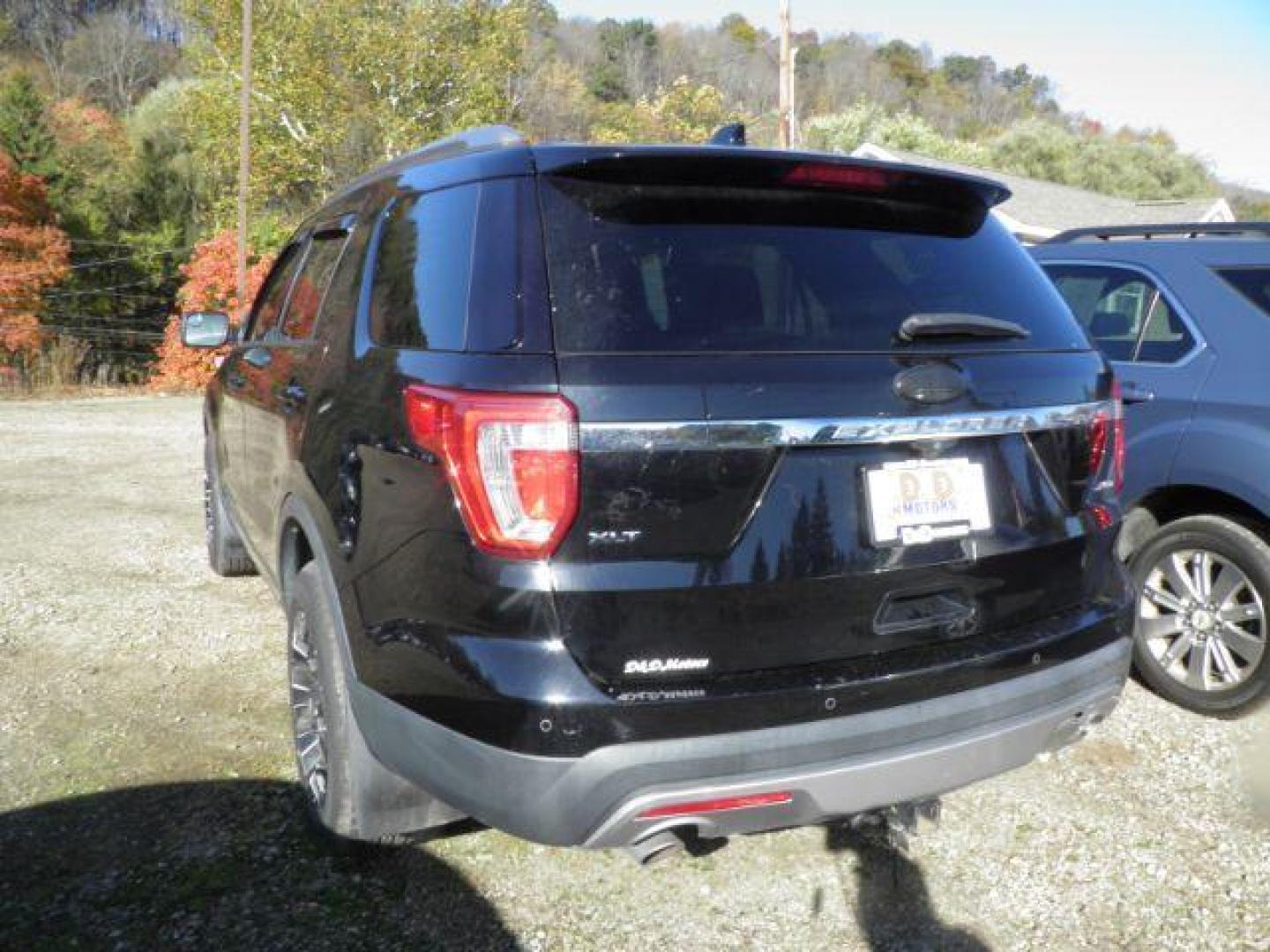 2017 BLACK Ford Explorer XLT 4WD (1FM5K8D8XHG) with an 3.5L V6 engine, AT transmission, located at 19521 New George's Creek Rd SW, Barton, MD, 21521, (301) 463-2404, 39.524323, -79.017906 - Photo#6