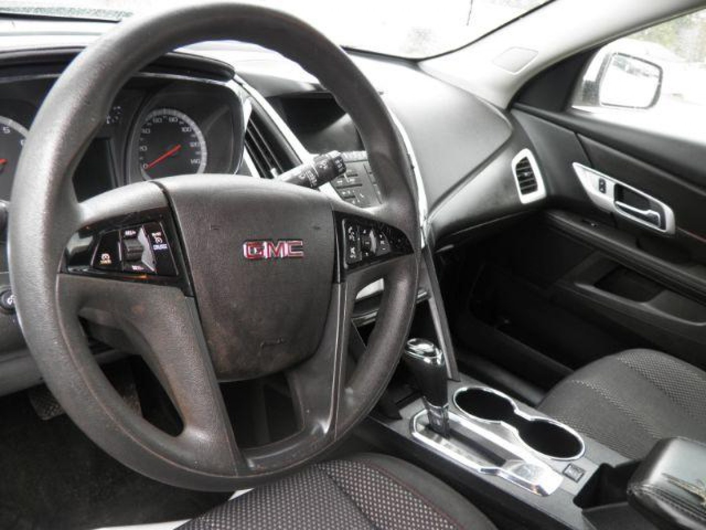 2017 GRAY GMC Terrain SLE-1 (2GKFLSEK1H6) with an 2.4L L4 engine, AT transmission, located at 19521 New George's Creek Rd SW, Barton, MD, 21521, (301) 463-2404, 39.524323, -79.017906 - Photo#2